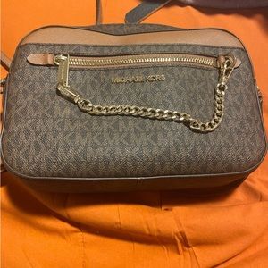 LARGE MICHAEL KORS CROSSBODY